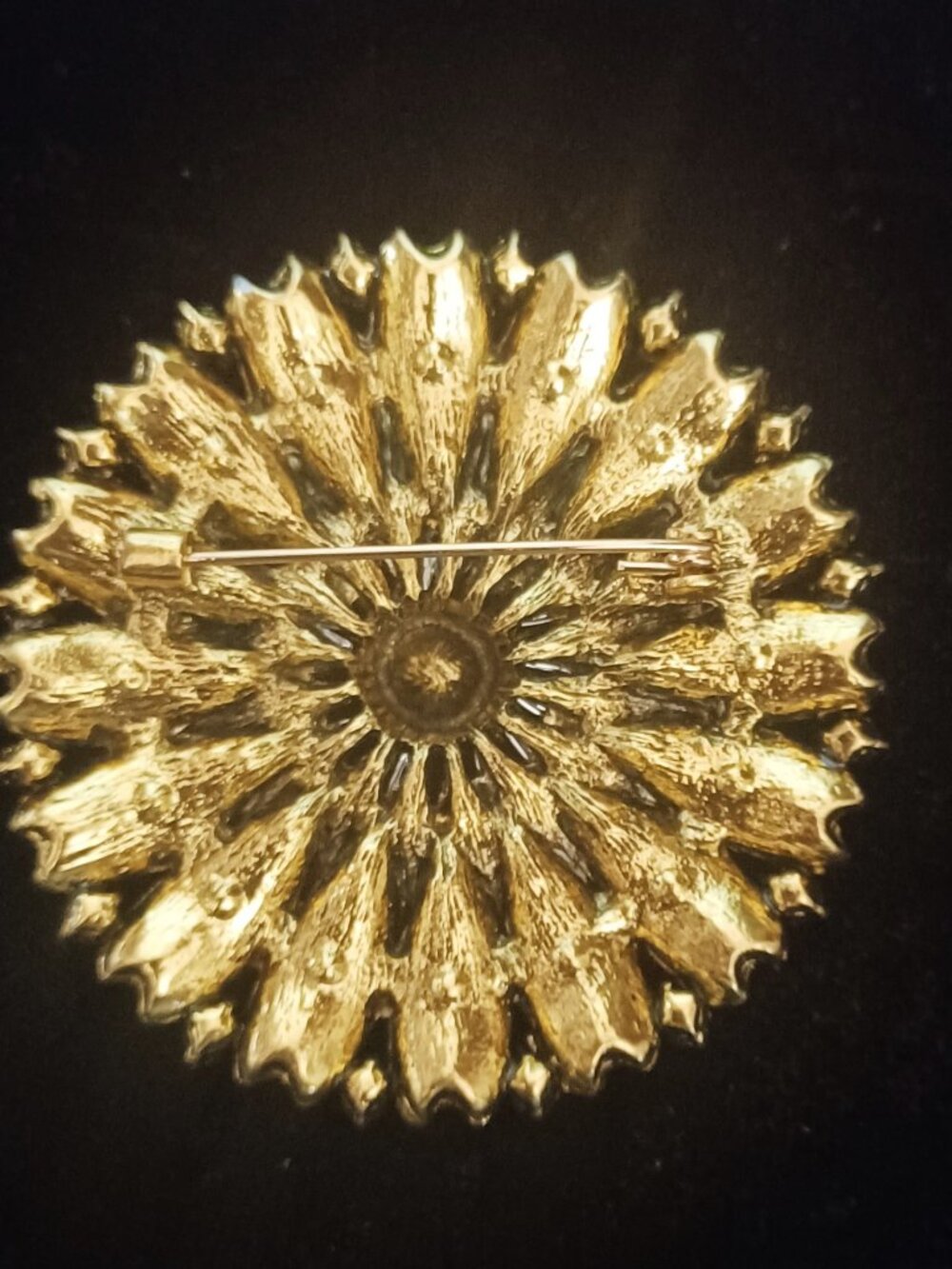Stunning Gold Rhinestone Brooch - Picture 3 of 4
